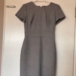 Classy Banana Republic Form Fitting Dress